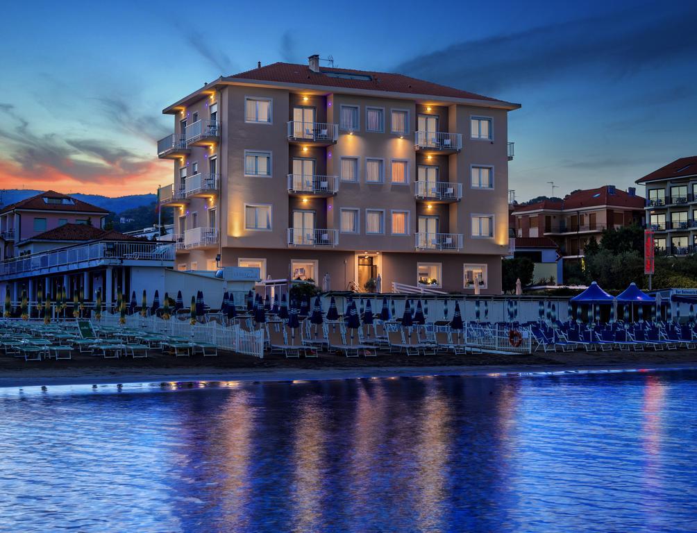 Hotel La Baia Diano Marina Dış mekan fotoğraf